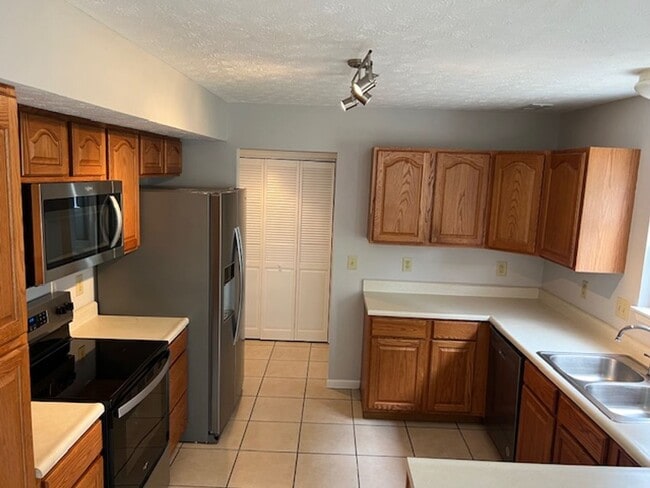 218 Equestrian Dr in Lafayette, IN - Foto de edificio - Building Photo