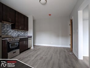 423 W Belden Ave, Unit 1 in Chicago, IL - Foto de edificio - Building Photo