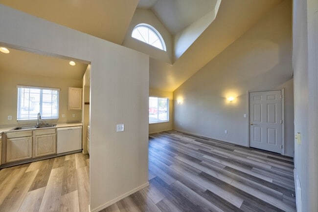 1442 NE Covington Ln in Bend, OR - Building Photo - Building Photo