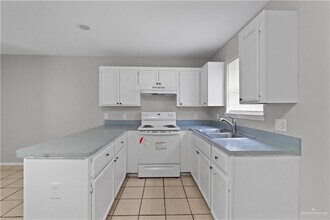 10 Hibiscus Ave in McAllen, TX - Building Photo - Building Photo