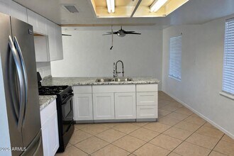 8819 W Roma Ave in Phoenix, AZ - Building Photo - Building Photo