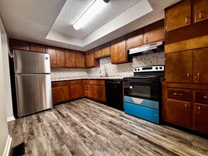 Spacious 2 bedroom 2 bath apartments in Ha in Dayton, OH - Building Photo - Building Photo
