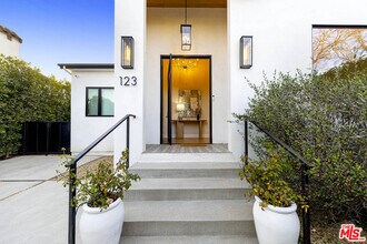 123 S Kilkea Dr in Los Angeles, CA - Building Photo - Building Photo