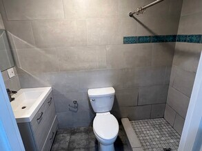 7038 Woodland Ave in Philadelphia, PA - Building Photo - Building Photo