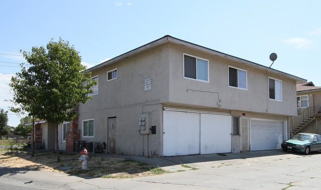 7578 24th St in Sacramento, CA - Foto de edificio - Building Photo