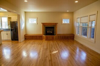 1690 N W Lepage Pl in Bend, OR - Building Photo - Building Photo