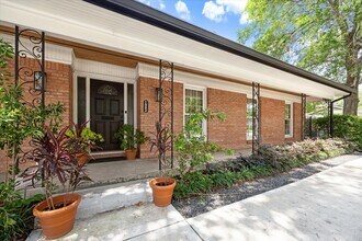 1902 Chimney Rock Rd in Houston, TX - Building Photo - Building Photo
