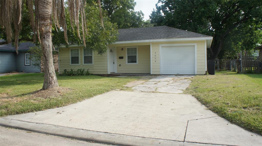 2003 Ontario Ave in Baytown, TX - Building Photo