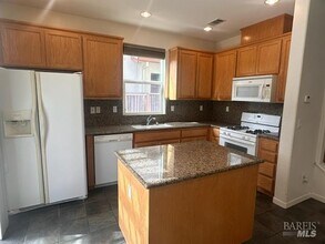 1067 Portofino Ave in Vacaville, CA - Building Photo - Building Photo