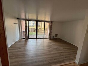 728 Quince Orchard Blvd, Unit T2 in Gaithersburg, MD - Building Photo - Building Photo