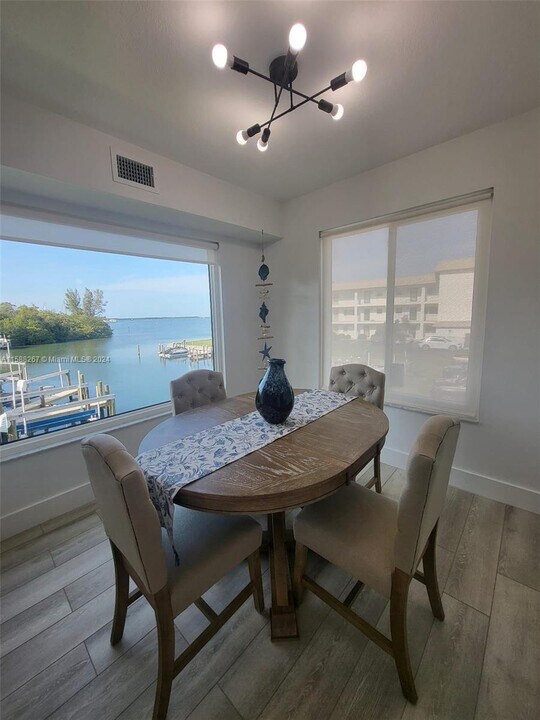 3320 Gulf of Mexico Dr in Longboat Key, FL - Building Photo