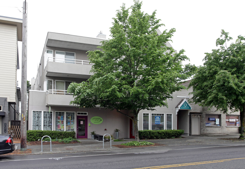 Gables Apartments in Seattle, WA - Building Photo