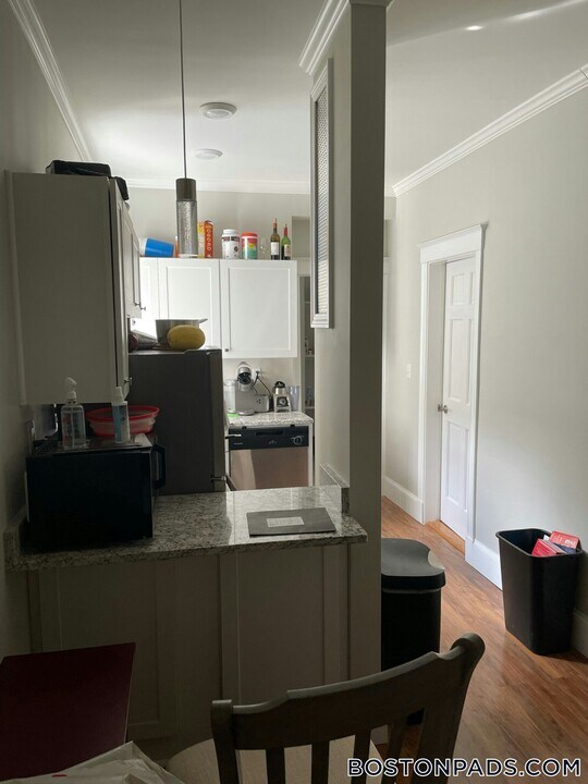 1185 Commonwealth Ave in Boston, MA - Building Photo