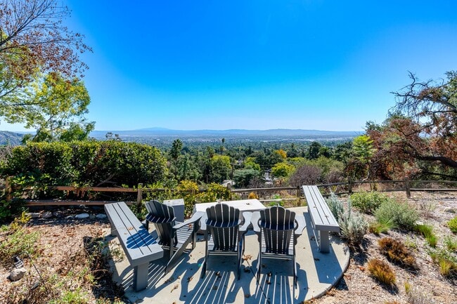 650 Baldwin Ct in Sierra Madre, CA - Building Photo - Building Photo