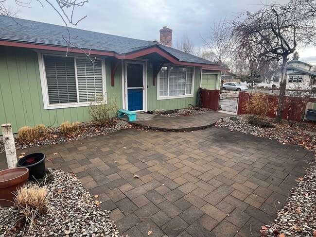 property at 725 NW Birch Ave