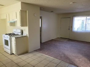 15531 Barranca Way in Victorville, CA - Building Photo - Building Photo
