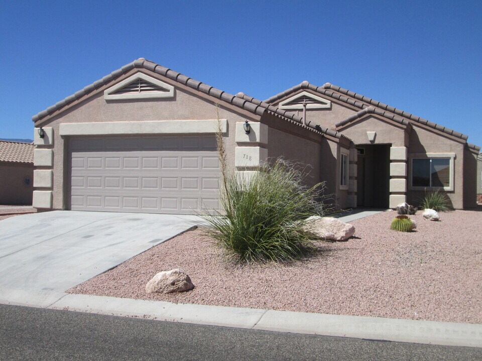 718 S Santa Fe Trail in Cornville, AZ - Foto de edificio