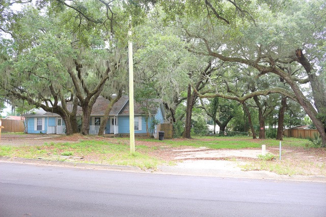 2805 E Strong St in Pensacola, FL - Foto de edificio - Building Photo