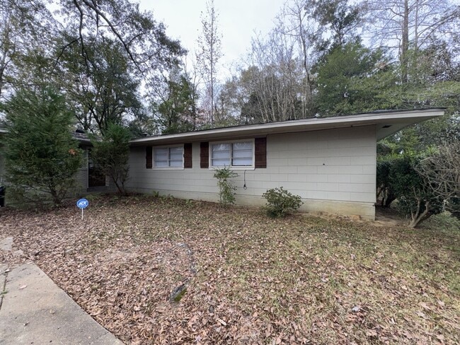 304 Colonial Cir in Jackson, MS - Building Photo - Building Photo