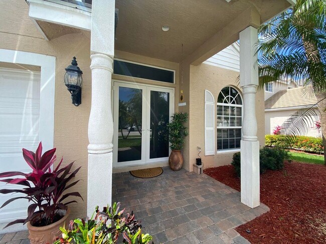 325 Berenger Walk in Royal Palm Beach, FL - Building Photo - Building Photo