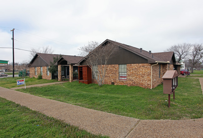 BrookHaven Apartments in Ferris, TX - Building Photo - Building Photo