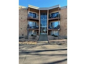 9141 Hwy 55 in Golden Valley, MN - Building Photo