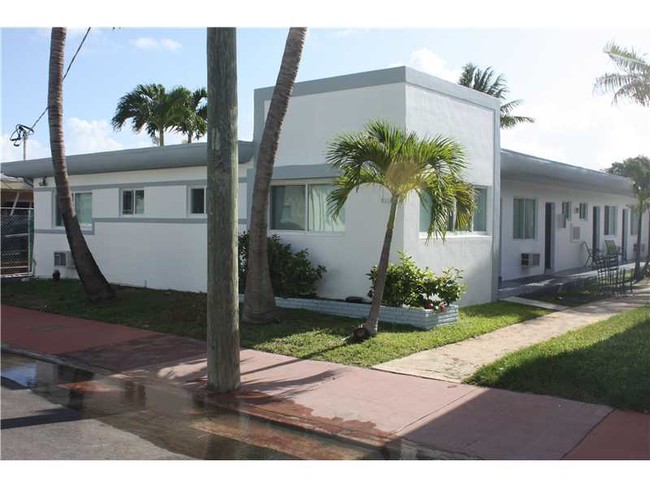 8215 Crespi in Miami Beach, FL - Building Photo - Building Photo