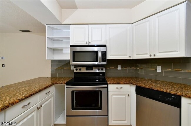 property at 9 Park Ln Cir