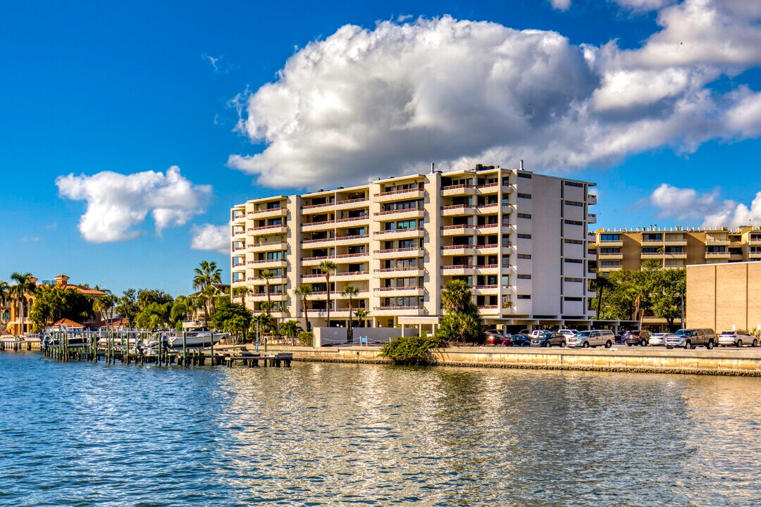 Mariner South Condominiums in Tampa, FL - Building Photo