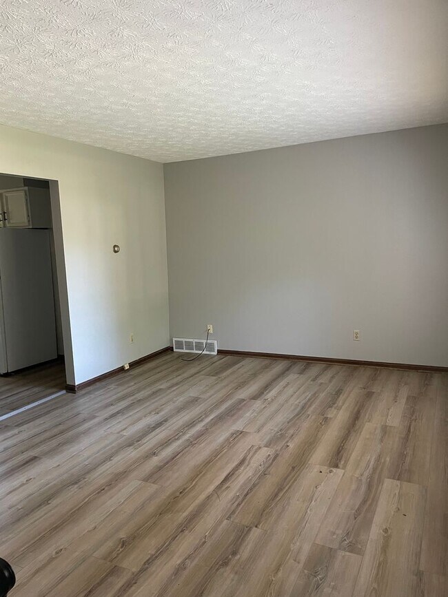 5794 Fairfax St NW-Unit -5796 in North Canton, OH - Building Photo - Building Photo