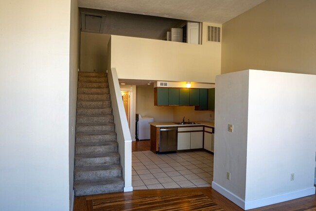 property at 204 N Walnut St