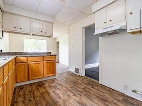 913 W McClure Ave in Peoria, IL - Building Photo - Building Photo