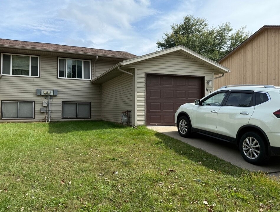 4424 14th Ave NW in Rochester, MN - Building Photo