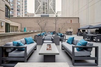 326 E Ohio St, Unit 2 in Chicago, IL - Building Photo - Building Photo