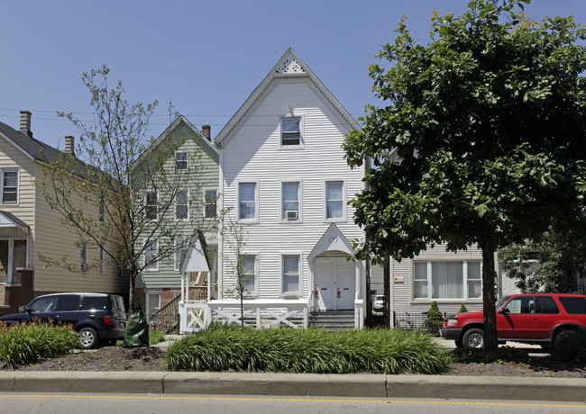 2434 N Ashland Ave in Chicago, IL - Foto de edificio - Building Photo