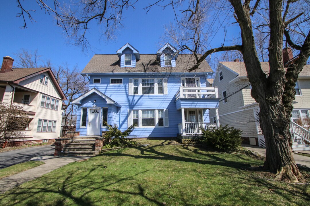 2419 Lee Rd, Unit 1 in Cleveland Heights, OH - Foto de edificio