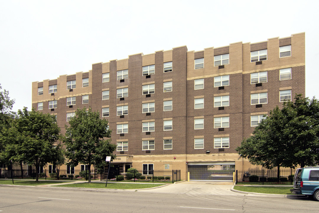 St. Edmund's Tower in Chicago, IL - Building Photo