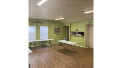 1201 Edmiston Dr in Crockett, TX - Building Photo - Building Photo