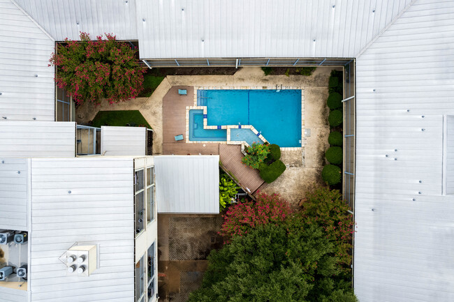 Far West Skyline Condominiums in Austin, TX - Building Photo - Other