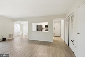 1714 Country Mill Dr in East Windsor, NJ - Building Photo - Building Photo