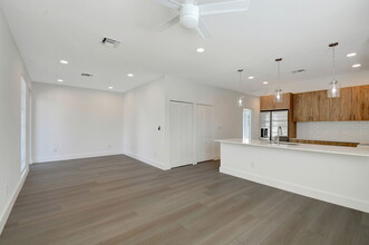 802 N Federal Hwy in Lake Worth Beach, FL - Building Photo - Interior Photo