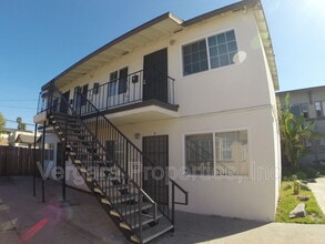 1083 E 7th St in Long Beach, CA - Building Photo - Building Photo