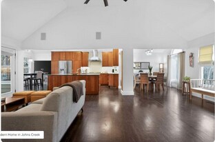 10590 Timberstone Rd in Alpharetta, GA - Building Photo