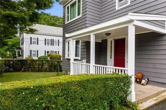 23 Vernon Ave in Newport, RI - Foto de edificio - Building Photo