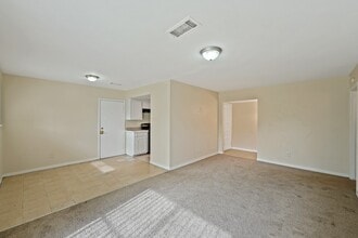 1615 Hidden Valley Dr in Houston, TX - Building Photo - Building Photo