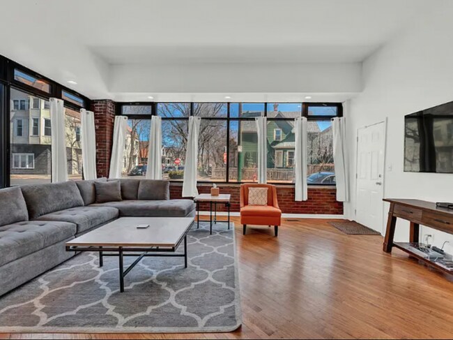 property at 3456 N Damen Ave