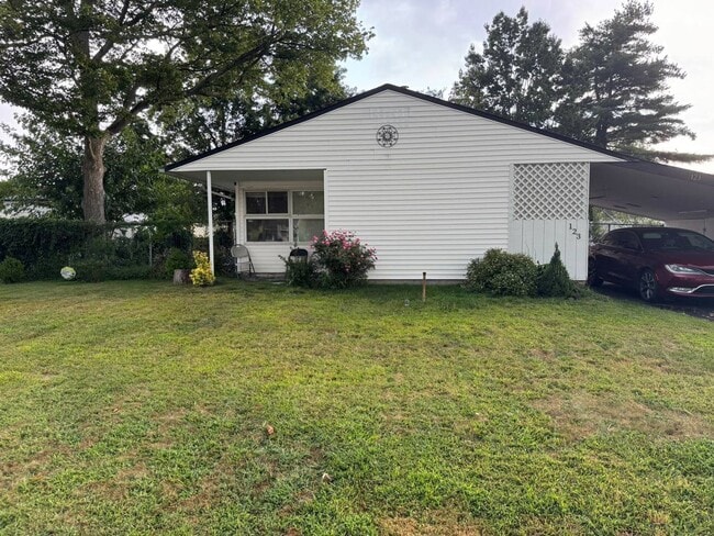 123 Elderberry Dr in Levittown, PA - Building Photo - Building Photo