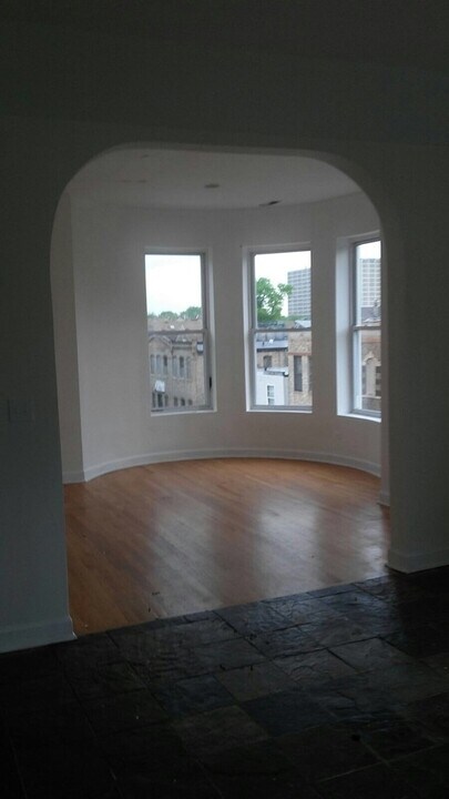 2300 S Troy St in Chicago, IL - Building Photo