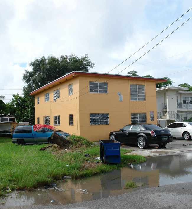 44 NW 76th St in Miami, FL - Building Photo - Building Photo