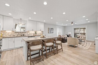 9820 Cameron Pl in Sandy, UT - Building Photo - Building Photo